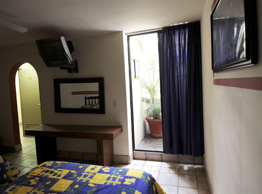Hotel Arboledas Industrial Guadalajara Exterior photo